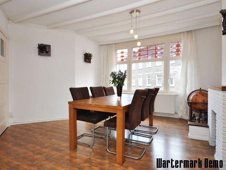 Five-Bedroom Town House on Rue de Rivoli - Dining room with an oak table for six under a beamed ceiling